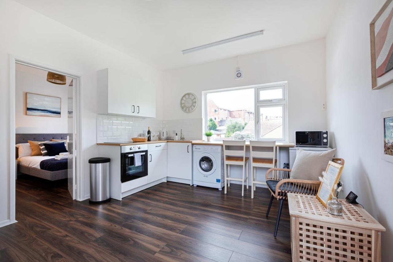 וויימות' Modern 1-Bedroom Apartment, Beach 5-Min Walk, Free Parking מראה חיצוני תמונה